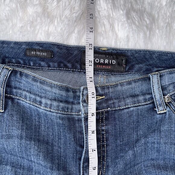 Torrid Premium Boyfriend Jeans Floral Embroidered Distressed Denim Size 20R - Picture 15 of 16